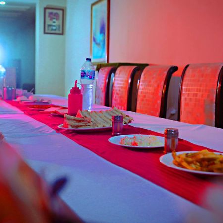 Quick Continental Hotel - Jail Road Lahore Eksteriør billede